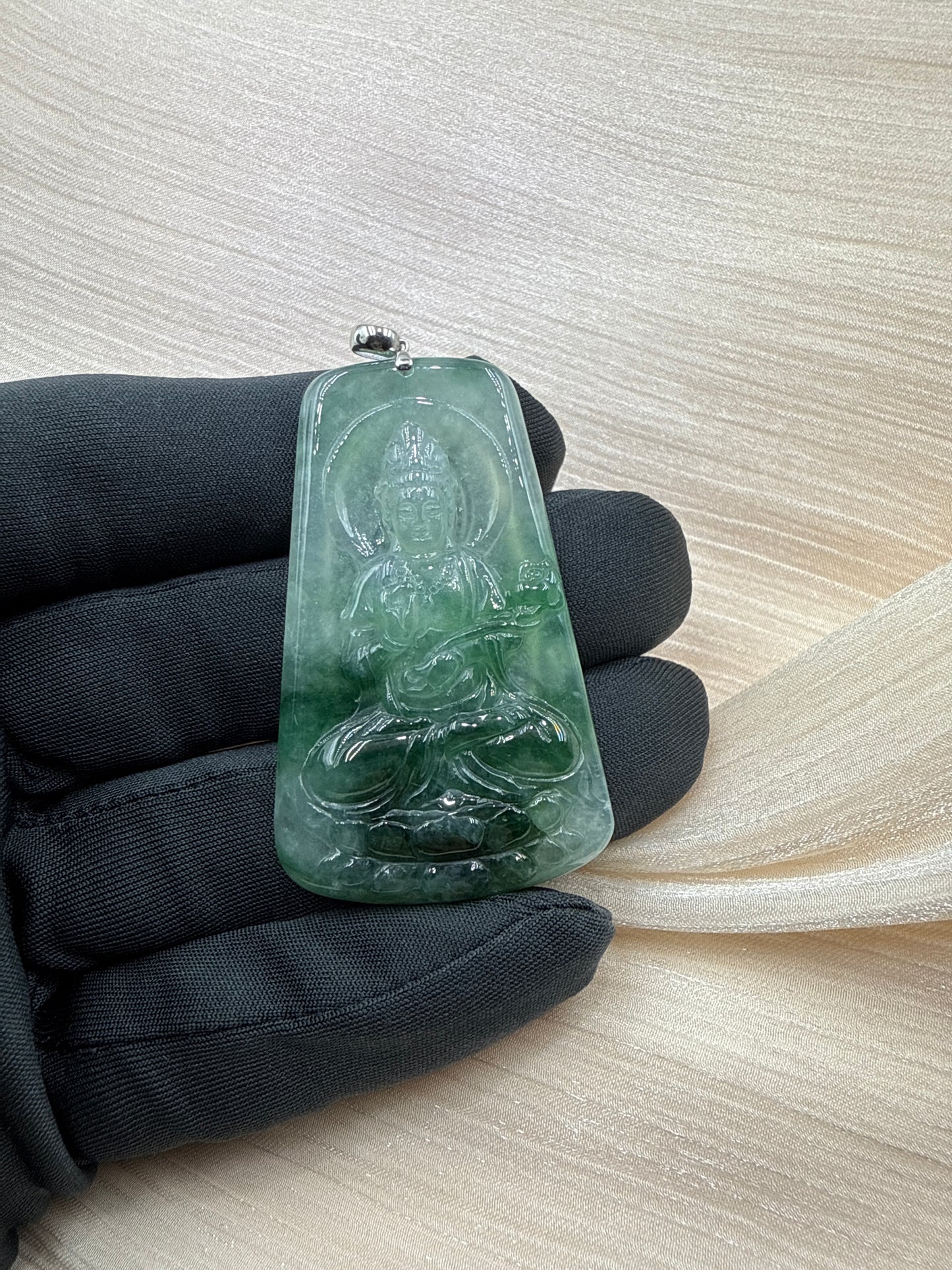 Jade GuanYin Pendant -翡翠玉观音牌