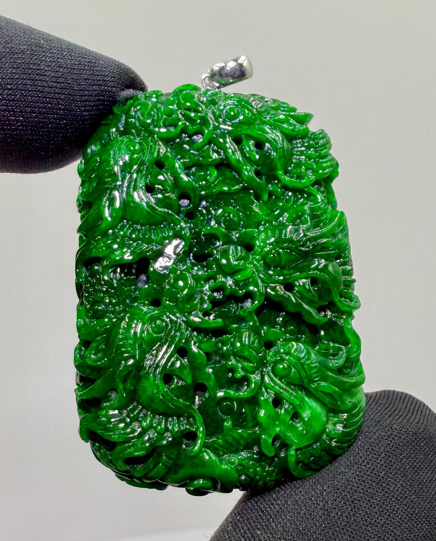 Jade Rich Green Nine Dragon Pendant - 天然翡翠玉九龙牌