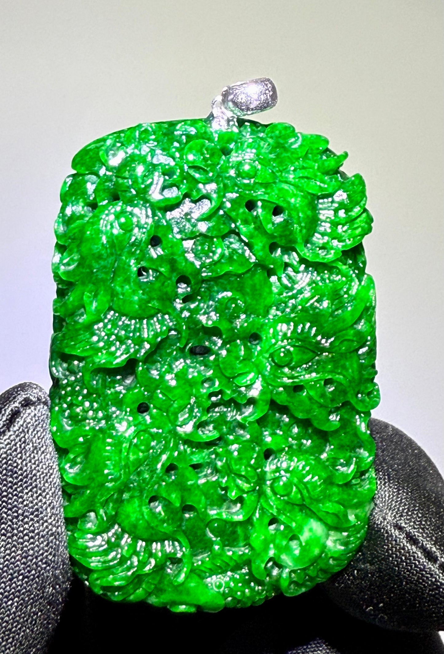 Jade Rich Green Nine Dragon Pendant - 天然翡翠玉九龙牌