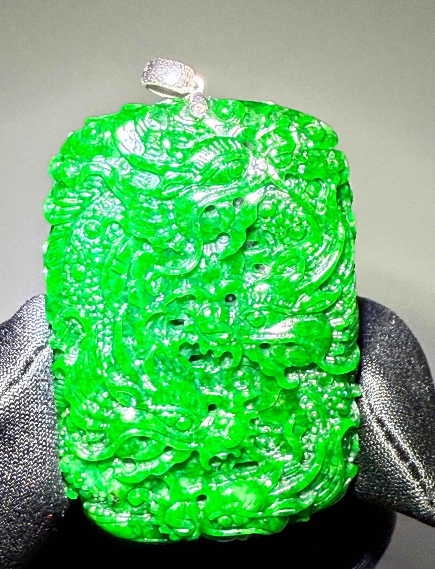 Jade Rich Green Nine Dragon Pendant - 天然翡翠玉九龙牌