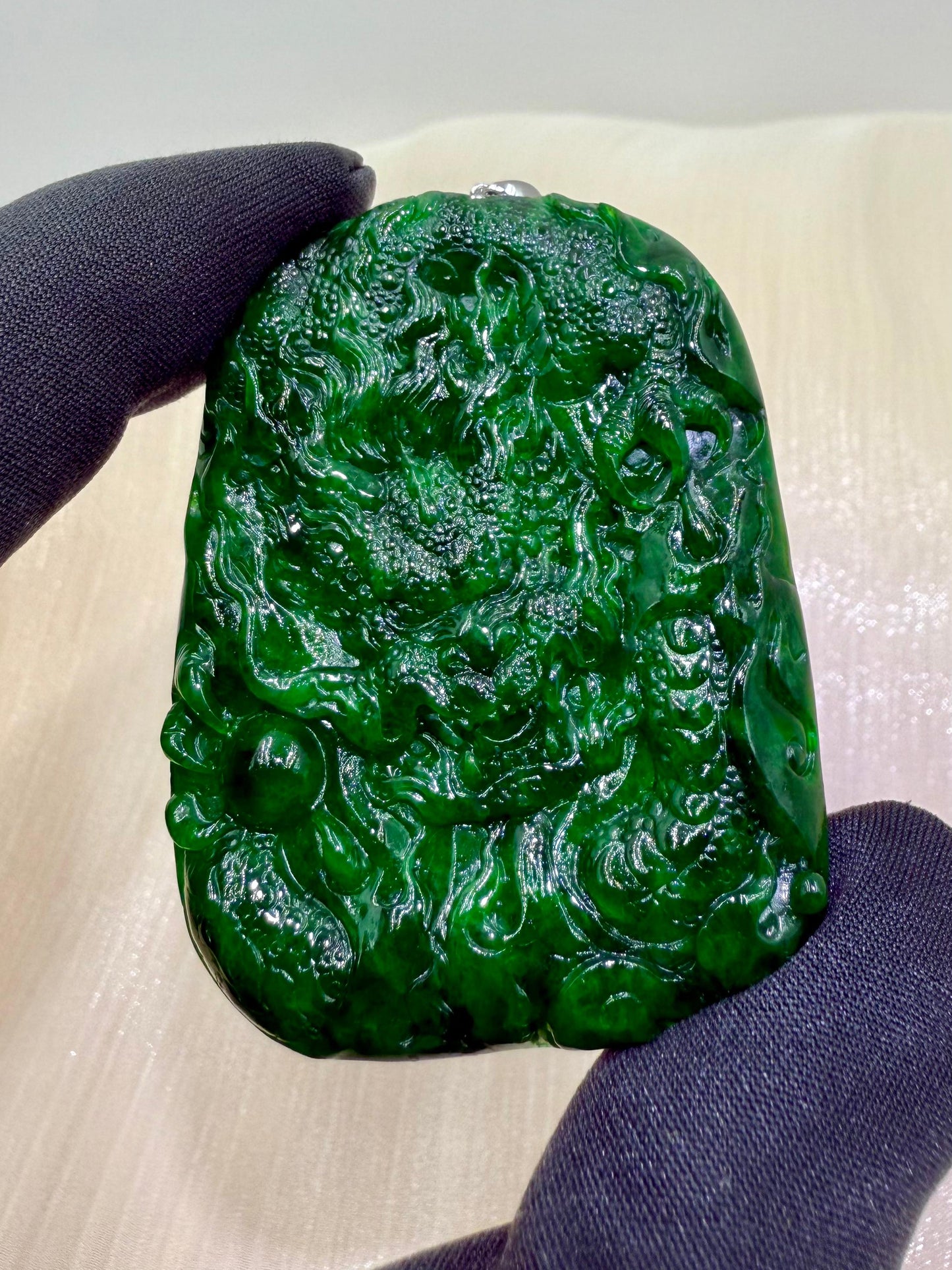 Jade Rich Green Dragon Pendant - 天然翡翠玉龙牌