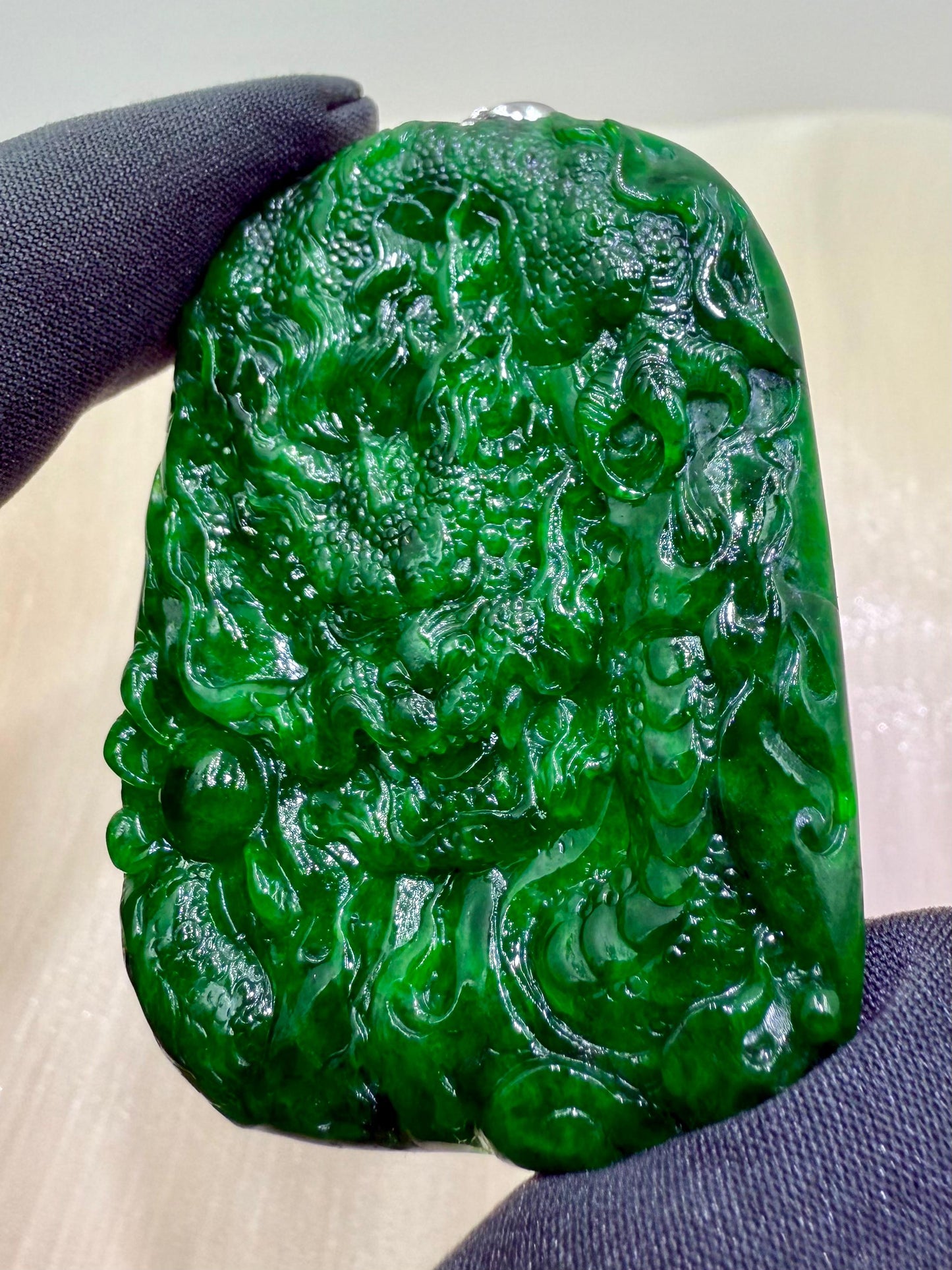 Jade Rich Green Dragon Pendant - 天然翡翠玉龙牌