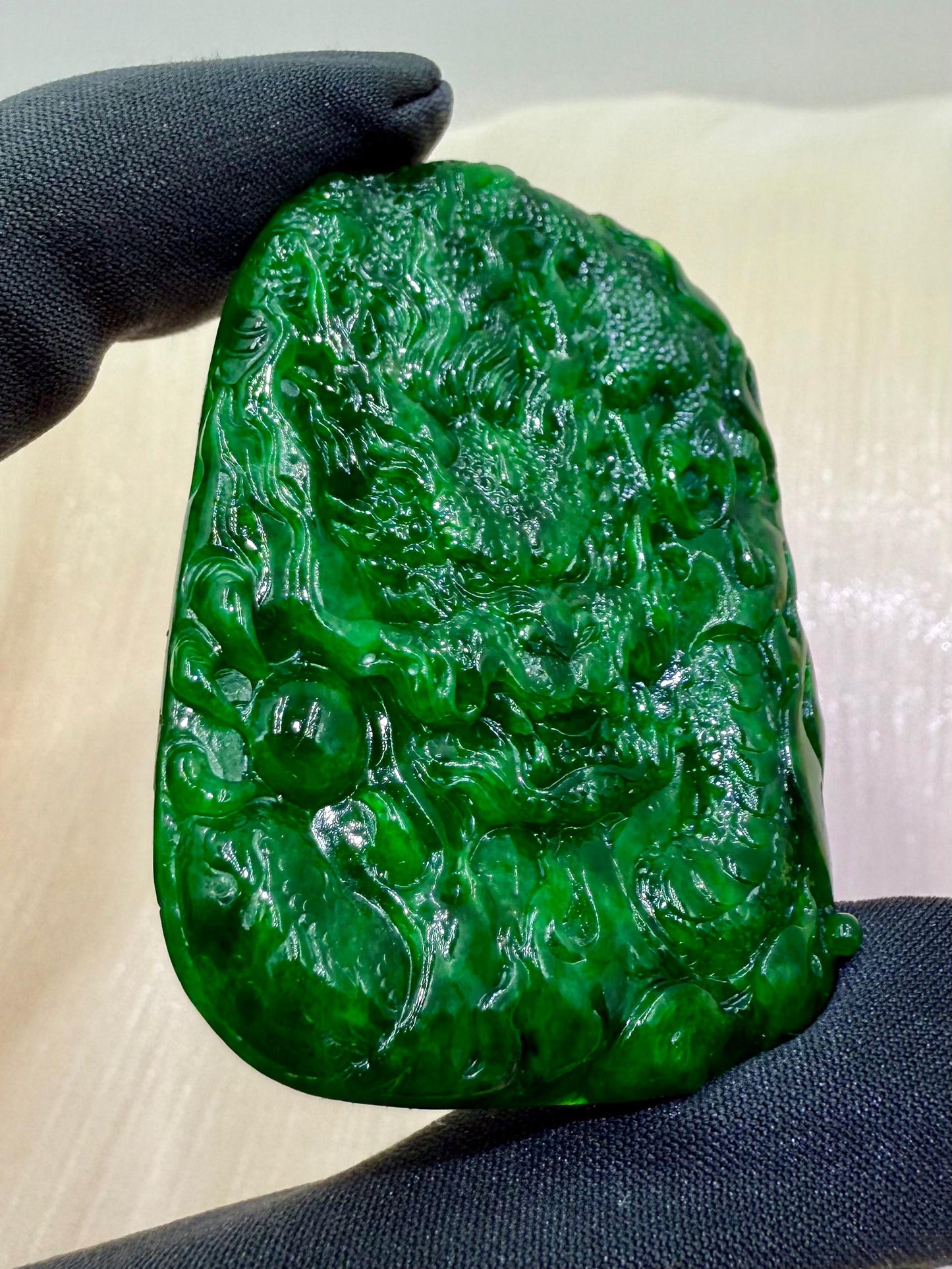 Jade Rich Green Dragon Pendant - 天然翡翠玉龙牌