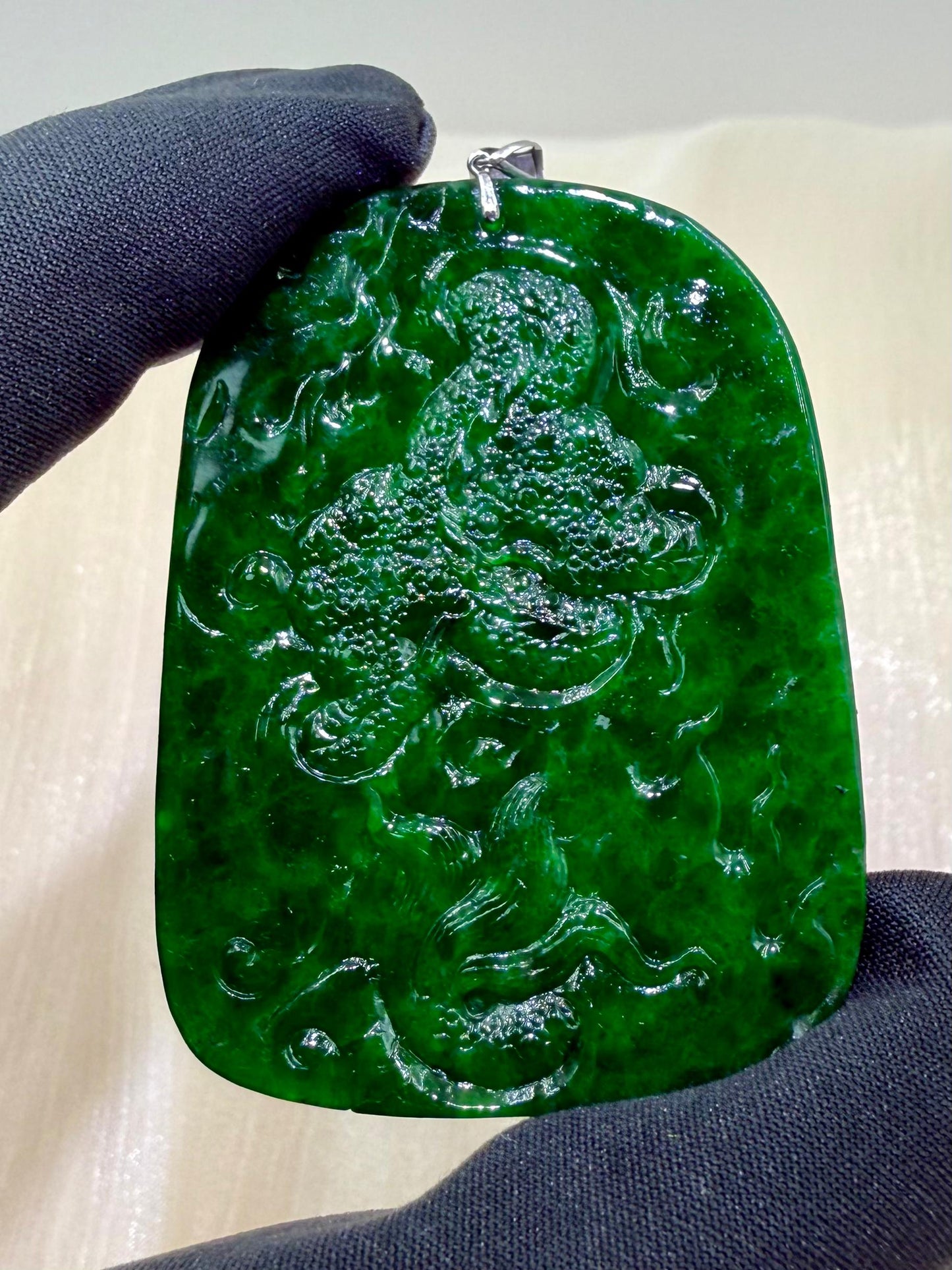Jade Rich Green Dragon Pendant - 天然翡翠玉龙牌