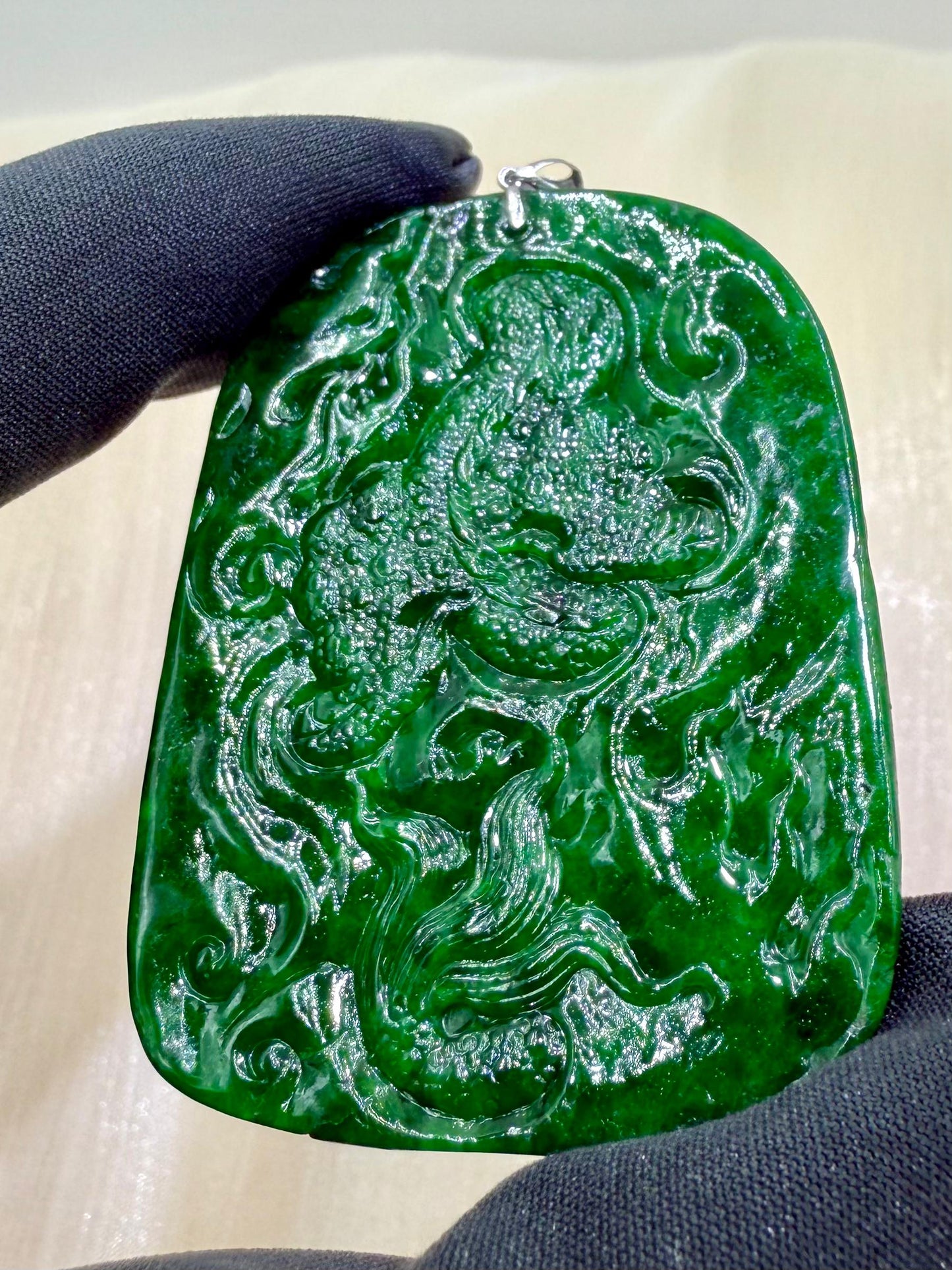 Jade Rich Green Dragon Pendant - 天然翡翠玉龙牌