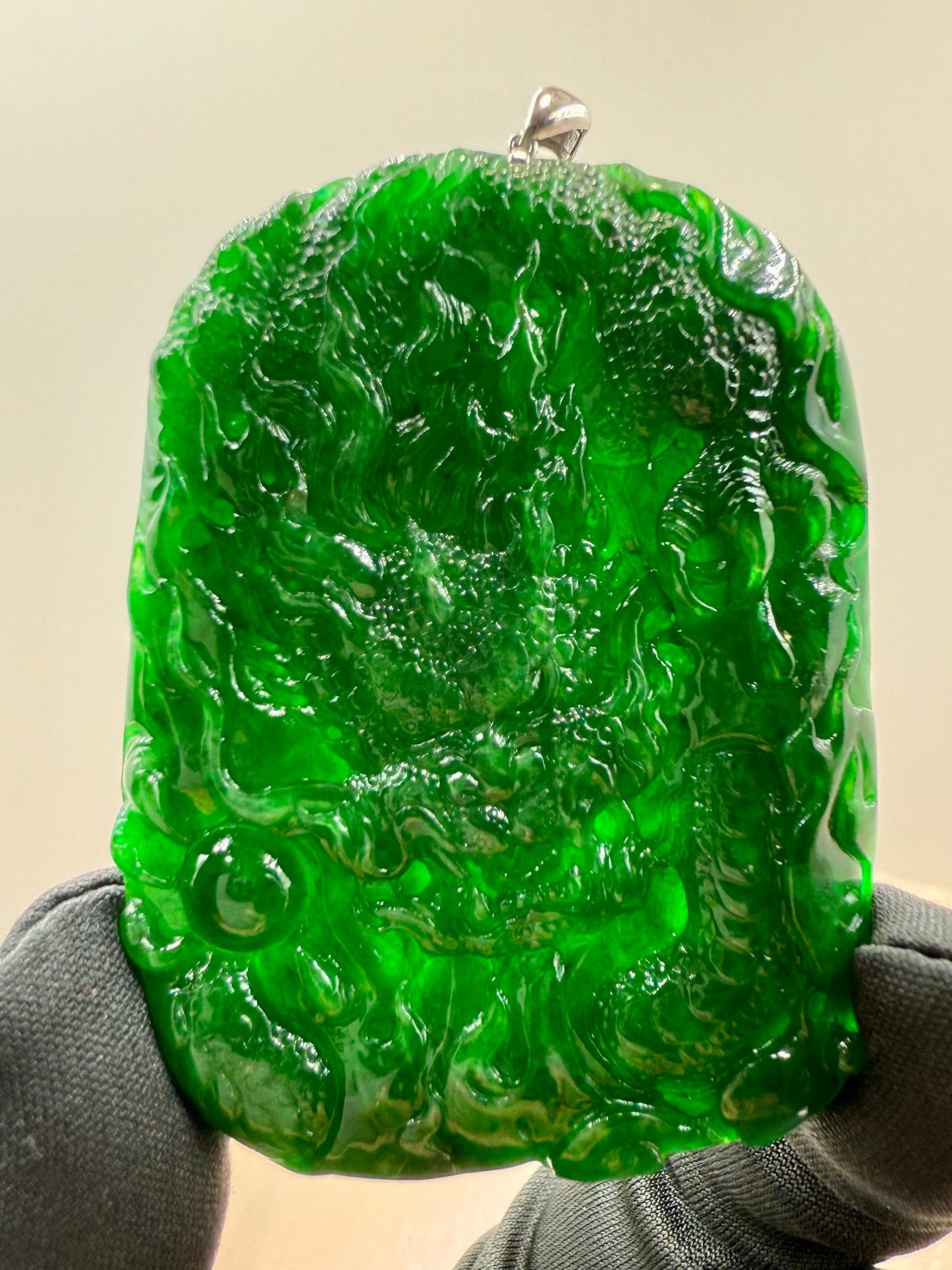 Jade Rich Green Dragon Pendant - 天然翡翠玉龙牌