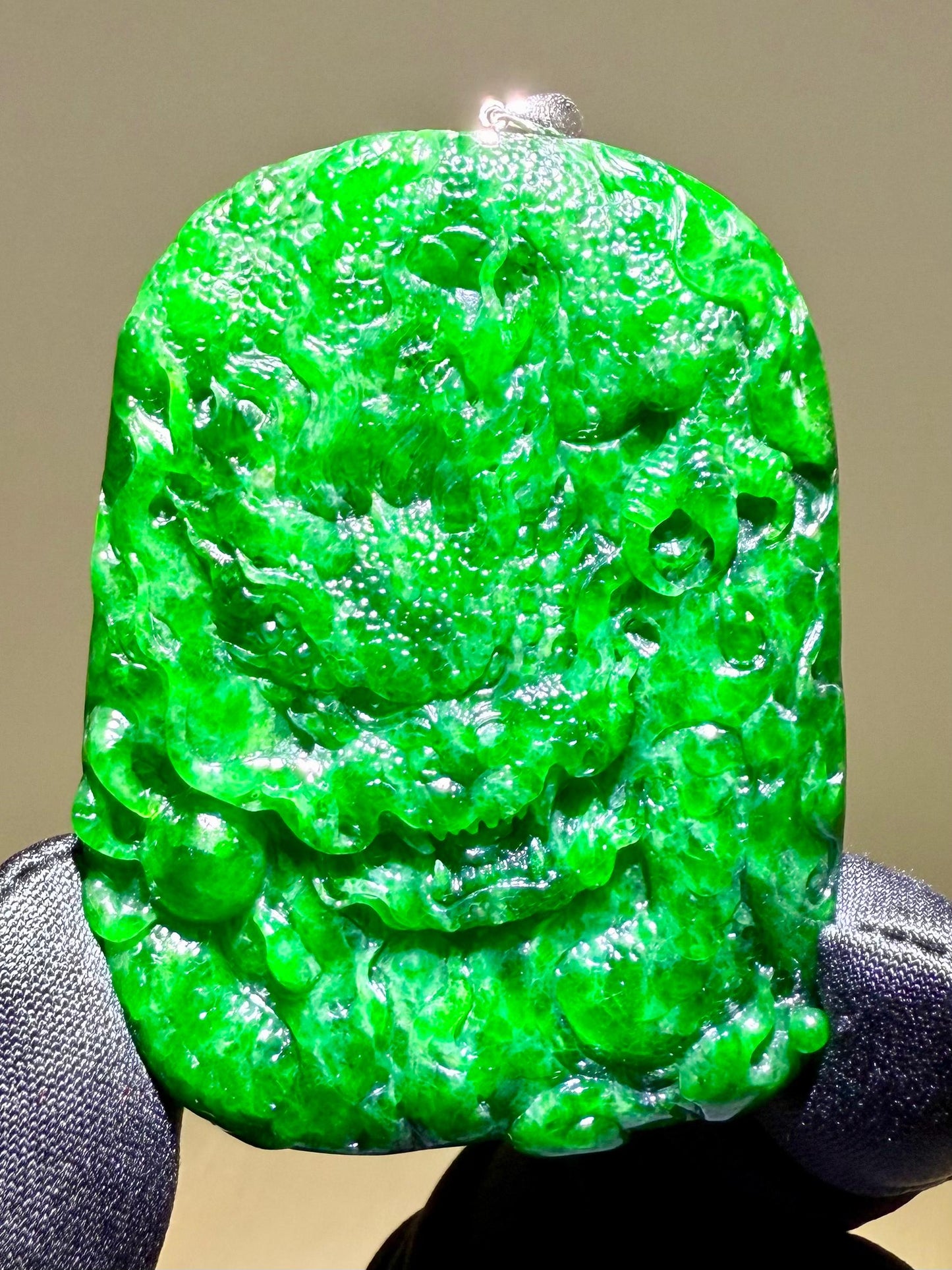 Jade Rich Green Dragon Pendant - 天然翡翠玉龙牌