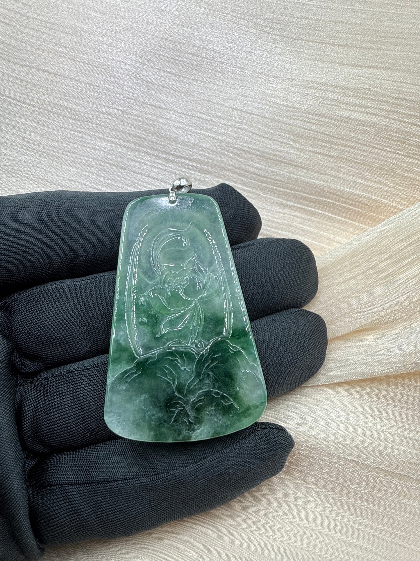 Jade GuanYin Pendant -翡翠玉观音牌